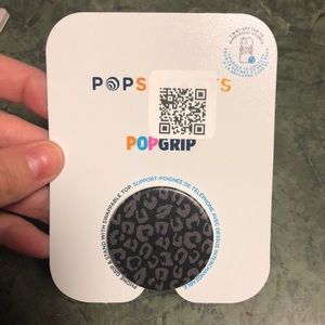 leopard/cheetah popsocket!